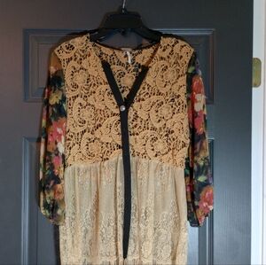 BKE Gimmicks Elegant Cottage Floral Lace See Through Fringe V Neck Blouse Medium